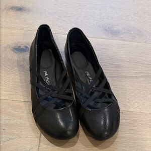 Kenneth Cole Reaction Black Flats